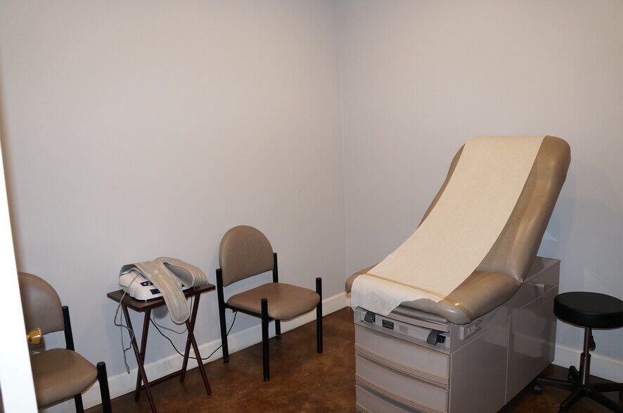 More Photos Of 1011-1025 W Fort Williams St, Sylacauga Office For Lease