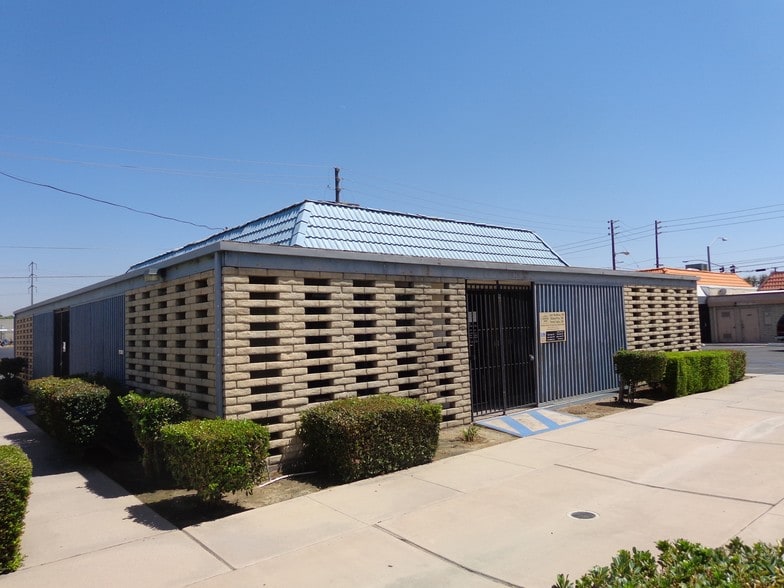 Primary Photo Of 3535 San Dimas St, Bakersfield Medical For Sale