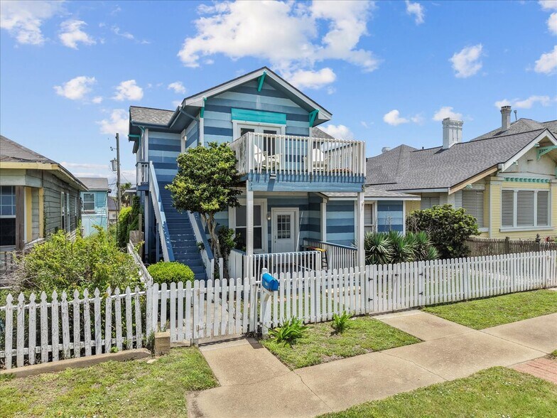 Primary Photo Of 1310 Avenue N 1/2, Galveston Apartments For Sale