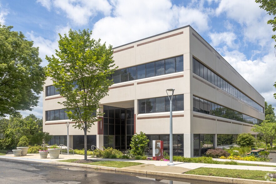 Primary Photo Of 325 Sentry Pky W, Blue Bell Office For Lease