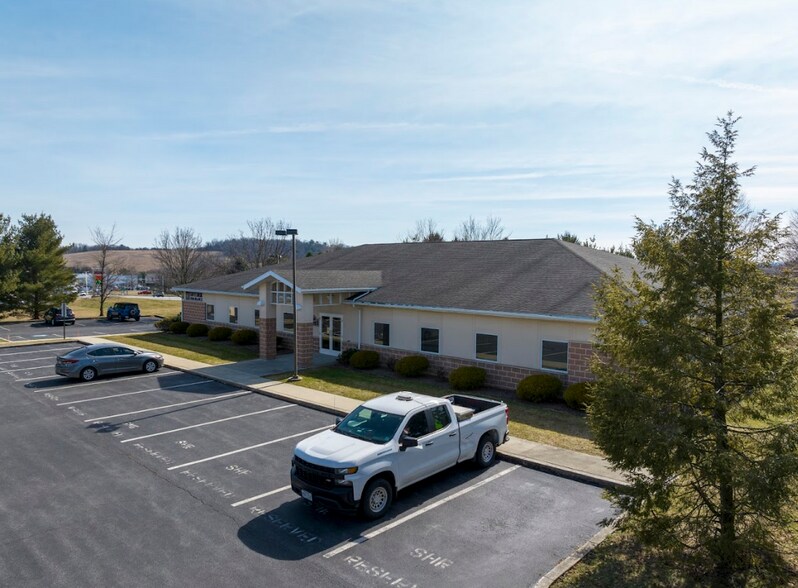 More Photos Of 1020 James Dr, Leesport Office For Lease