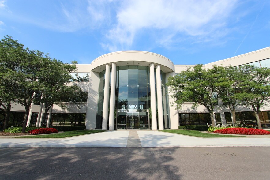 More Photos Of 900 Wilshire Dr, Troy Office For Lease