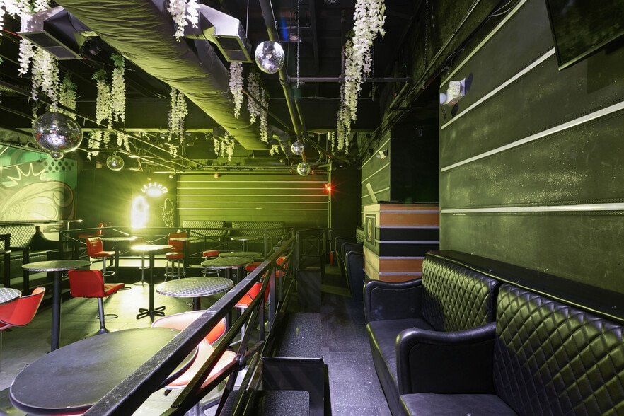 More Photos Of 727 Cranston St, Providence Bar For Sale