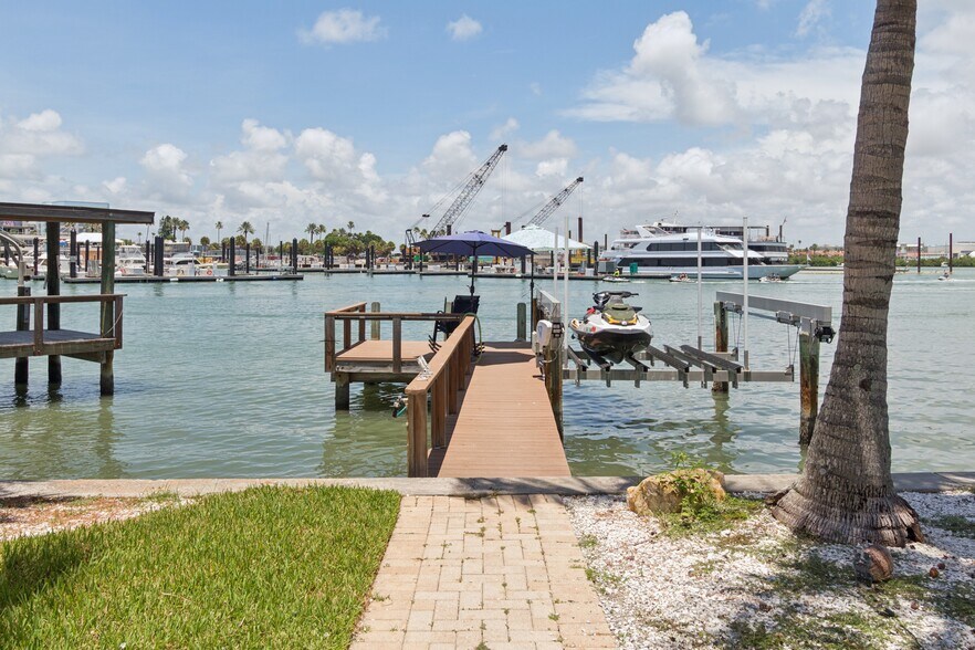 More Photos Of 110 Devon Dr, Clearwater Specialty For Sale