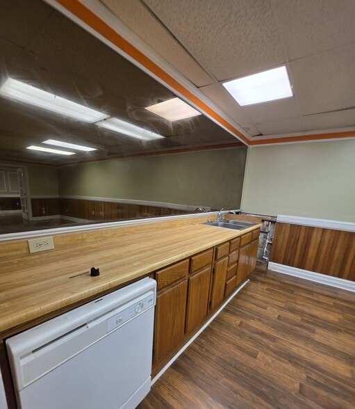 More Photos Of 2913 Governors Dr, Huntsville Office For Lease