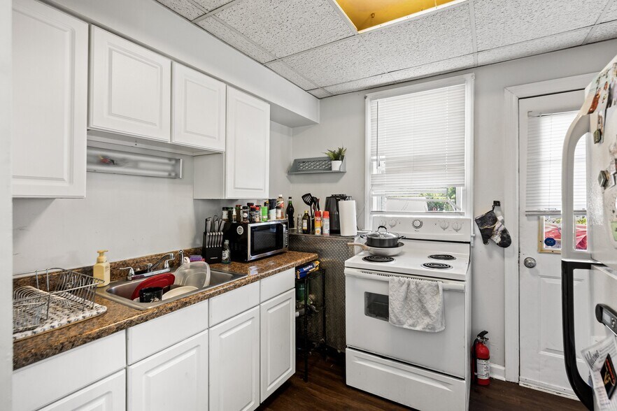 More Photos Of 209 W Clinton Ave, Oaklyn Storefront Retail Residential For Sale