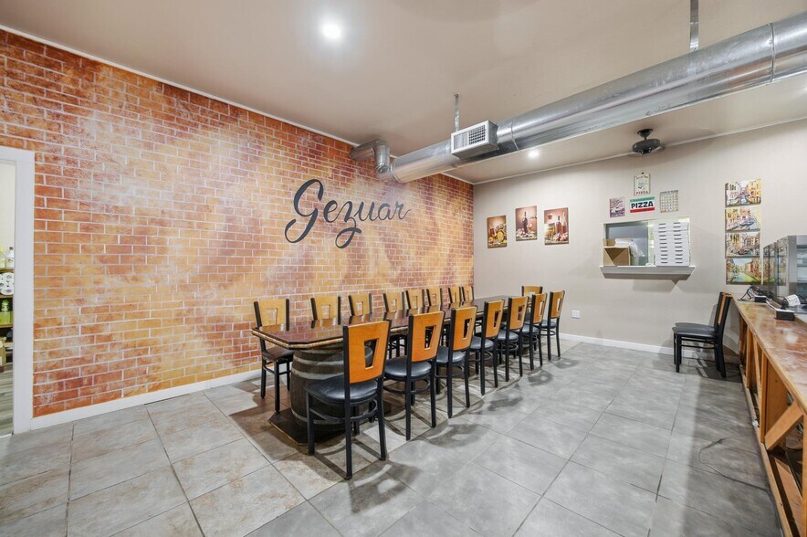 More Photos Of 9805 Jacksboro Hwy, Fort Worth Freestanding For Sale