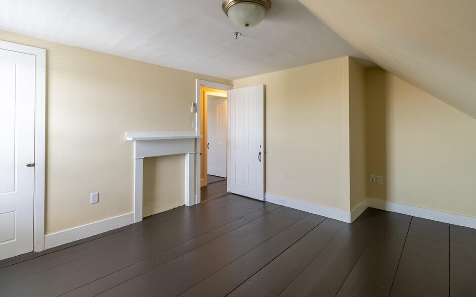 More Photos Of 110 Chapel St, Portsmouth Office For Lease