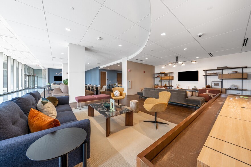 More Photos Of 1301 W 22nd St, Oak Brook Office For Lease