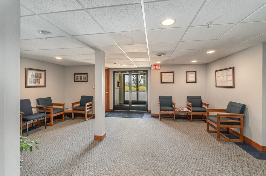 More Photos Of 6006 Westside Saginaw Rd, Bay City Office For Sale