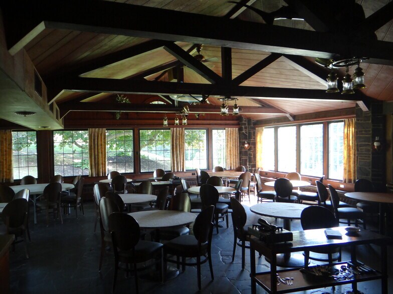 More Photos Of 1725 US-9W Hwy, Milton Hospitality For Sale