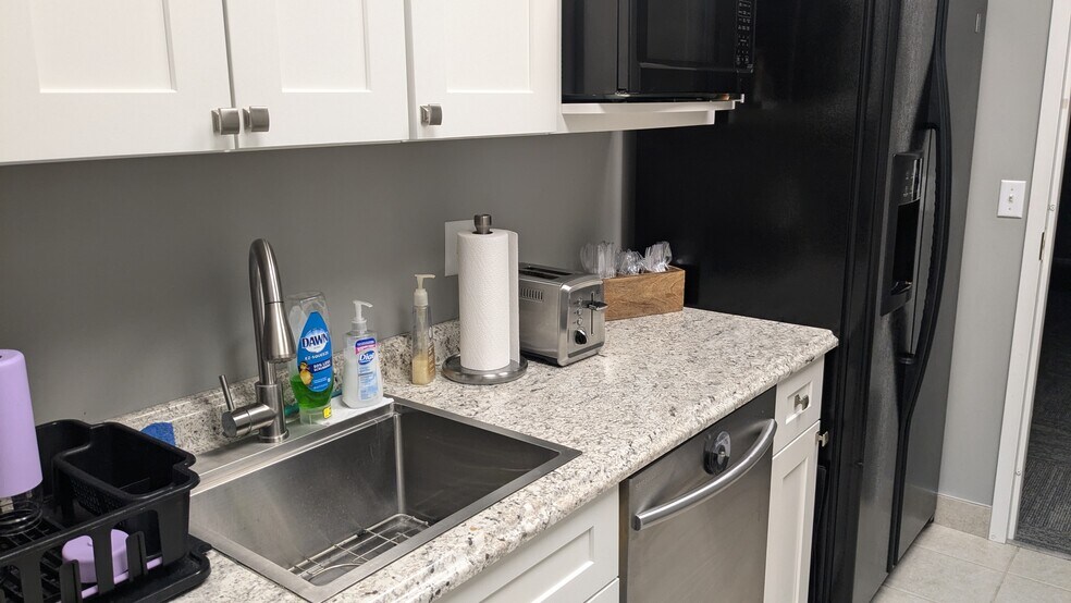 More Photos Of 2369-2371 Lakeview Dr, Dayton Office For Lease