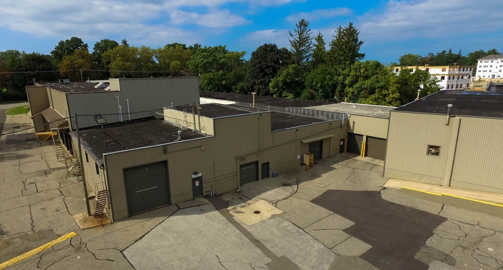 More Photos Of 3515 Lakeshore Dr, Saint Joseph Warehouse For Lease