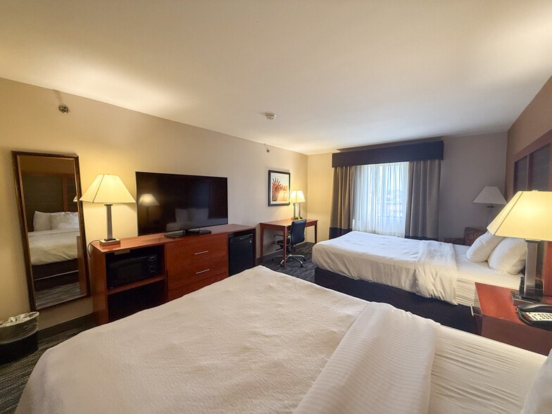 More Photos Of 5653 Tinker Diagonal St, Oklahoma City Hotel For Sale