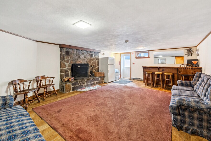 More Photos Of 344 Vt Route 100, West Dover Hotel For Sale