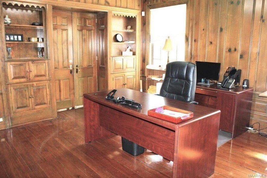 More Photos Of 2005 N Country Club Dr, Montgomery Schools For Sale