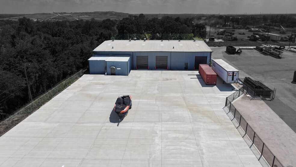 More Photos Of 5144 SE Loop 820, Forest Hill Industrial For Sale