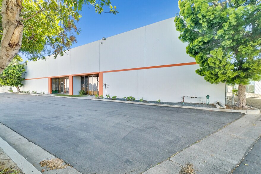 More Photos Of 1830 S Santa Fe St, Santa Ana Warehouse For Lease