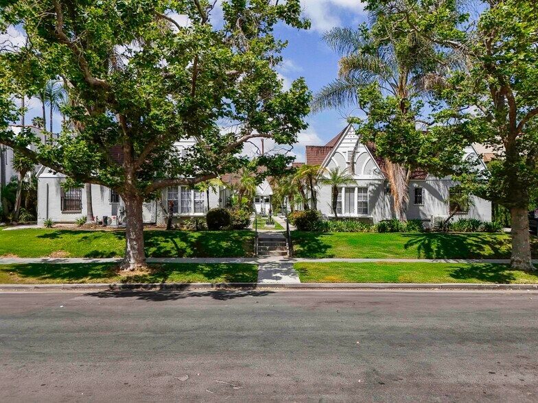 More Photos Of 537-545 1/2 N Orange Dr, Los Angeles Apartments For Sale