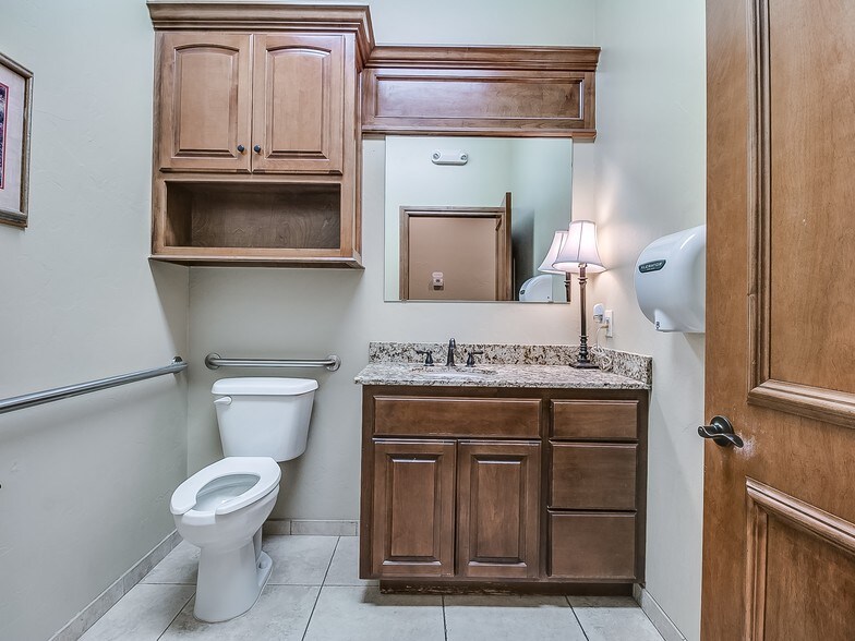 More Photos Of 1000 NW 139th Street Pky, Oklahoma City Office For Lease