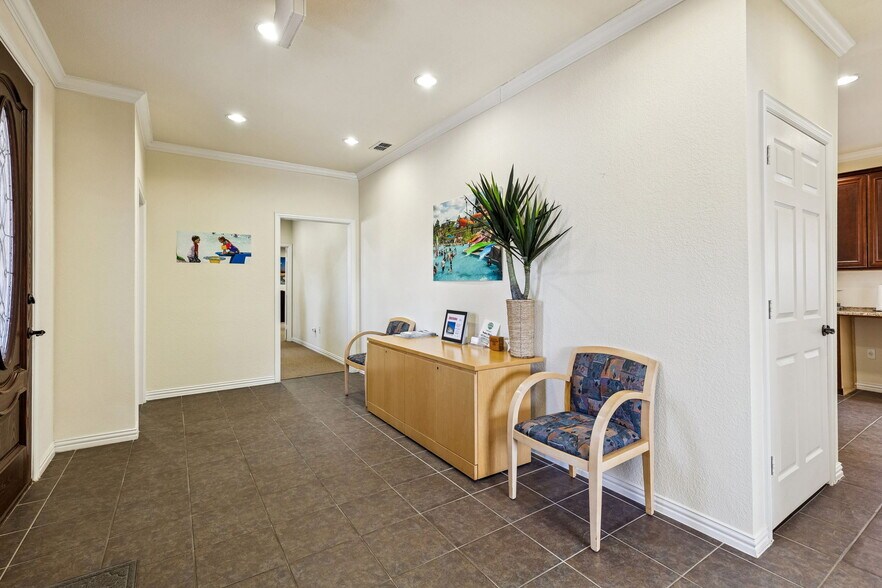 Primary Photo Of 6636 N Riverside Dr, Fort Worth Office For Lease