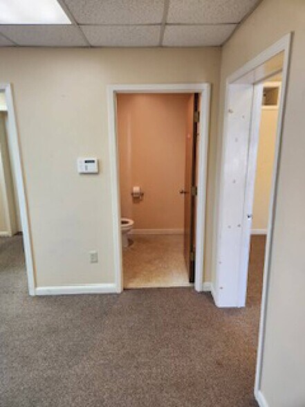 More Photos Of 502 Twin Bridges Rd, Alexandria Self Storage For Lease