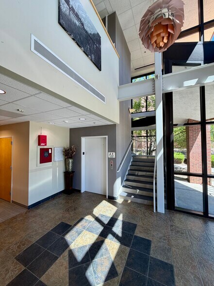 More Photos Of 110 N Rubey Dr, Golden Office For Lease