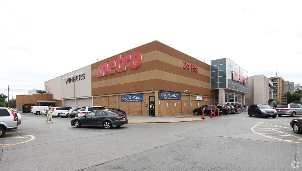 More Photos Of 490-528 Lawrence Ave W, Toronto Freestanding For Lease