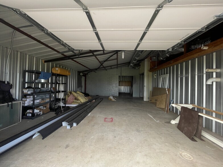 More Photos Of 5900 Moffat Rd NE, Piedmont Warehouse For Lease