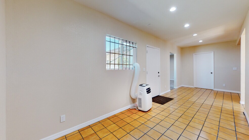 More Photos Of 8311 Rosecrans Ave, Paramount Light Manufacturing For Lease