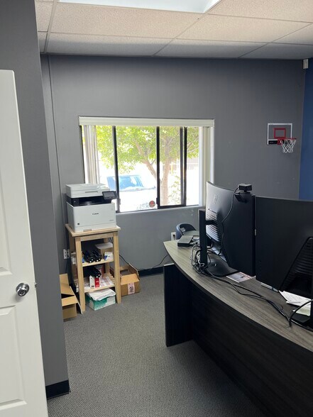 More Photos Of 8139 Center St, La Mesa Showroom For Lease
