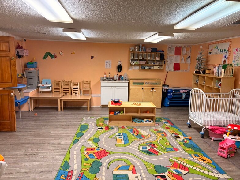 More Photos Of 110-112 SE Creek Ave, Bartlesville Daycare Center For Sale
