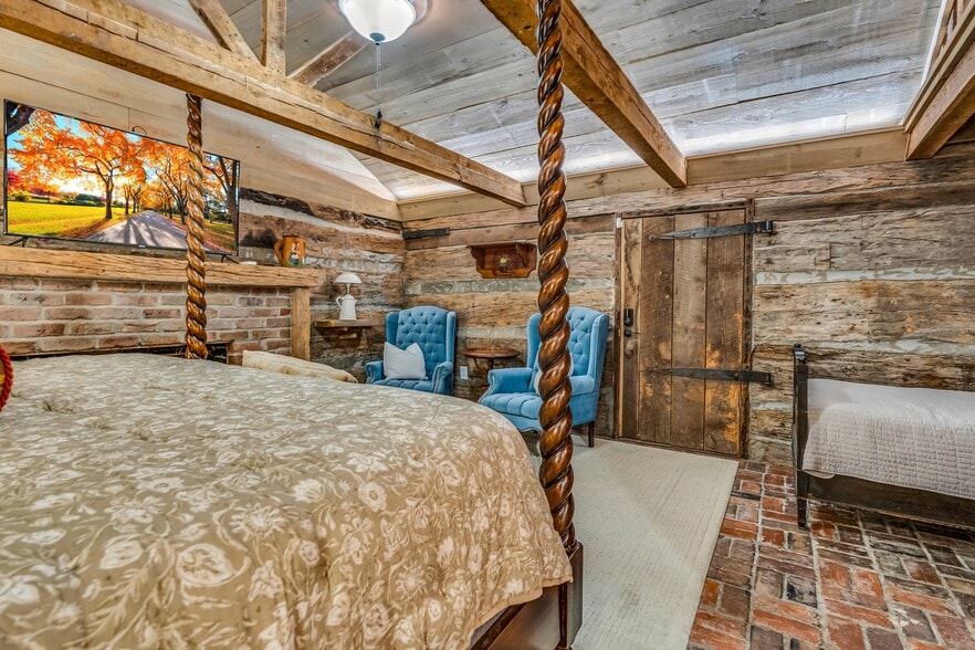 More Photos Of 607 Old West Point Rd, Starkville Hospitality For Sale