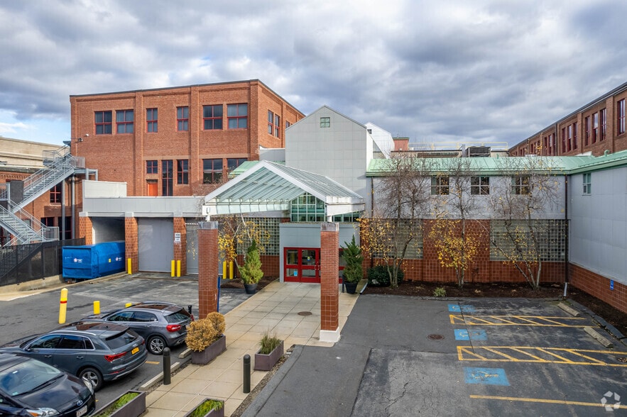 More Photos Of 9 Galen St, Watertown Office For Lease