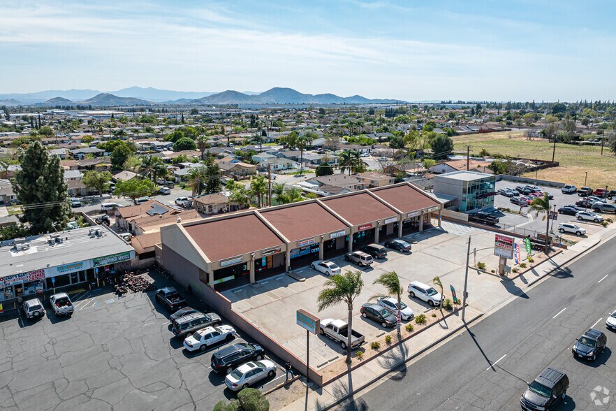 More Photos Of 519 W Foothill Blvd, Rialto Unknown For Lease