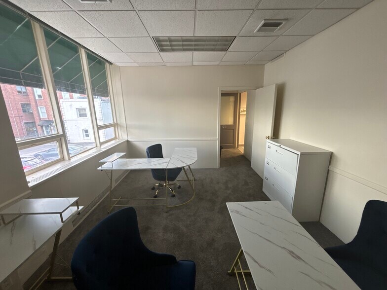 More Photos Of 220 Old Country Rd, Mineola Office For Lease