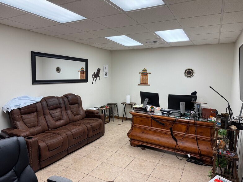 More Photos Of 3012 Pleasanton Rd, San Antonio Storefront For Sale