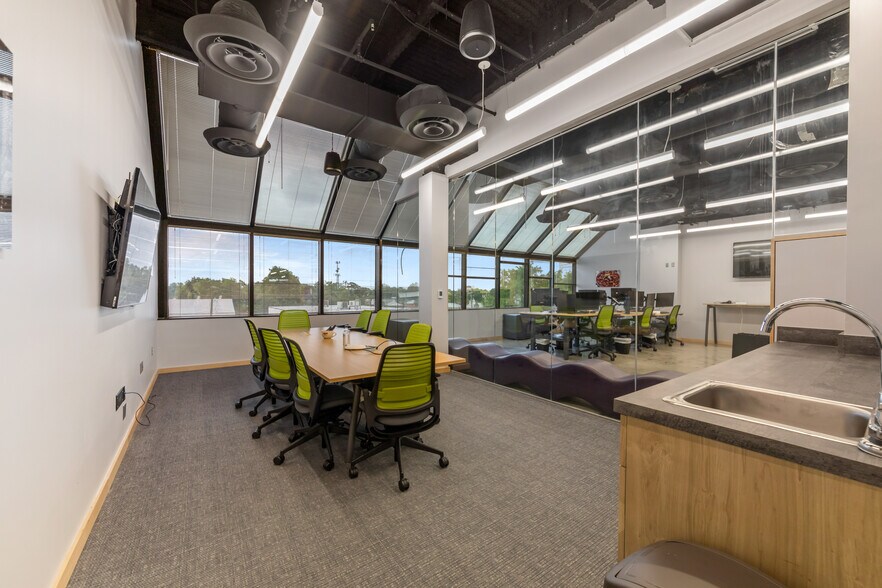 More Photos Of 214 Jefferson St, Lafayette Office For Sale