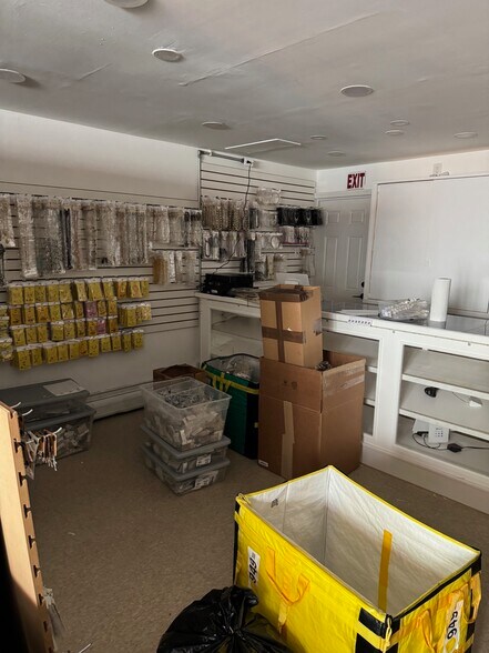 More Photos Of 119 Victory Blvd, Staten Island General Retail For Lease