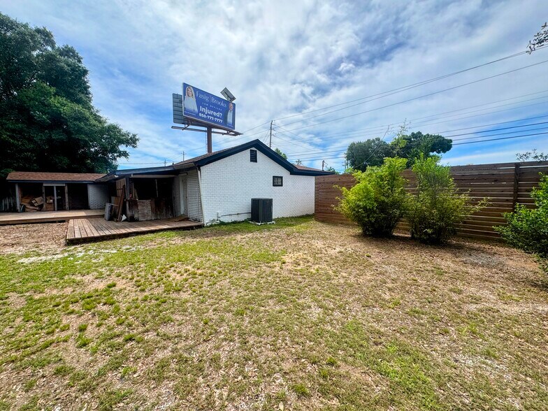 More Photos Of 3480 Barrancas Ave, Pensacola Freestanding For Sale
