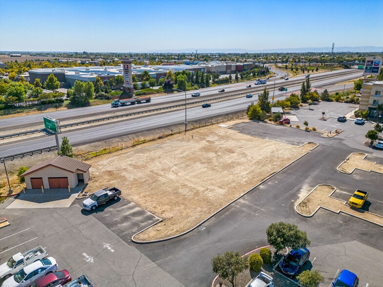 More Photos Of 2120 Freeway Dr, Woodland Land For Sale