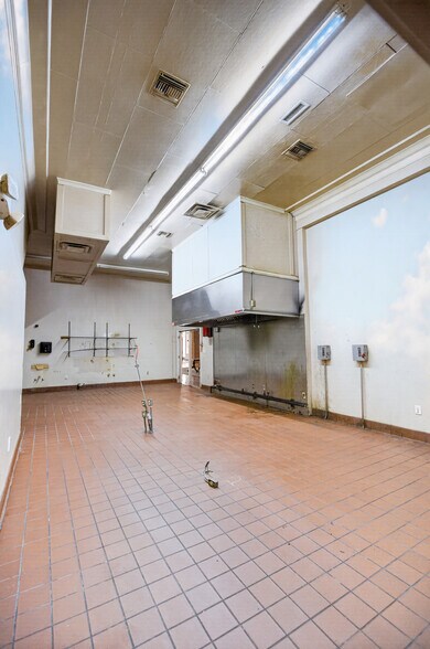 More Photos Of 1024 Noble St, Anniston Storefront Retail Office For Sale