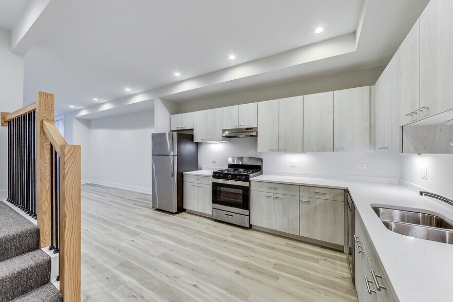 More Photos Of , Chicago Multifamily For Sale