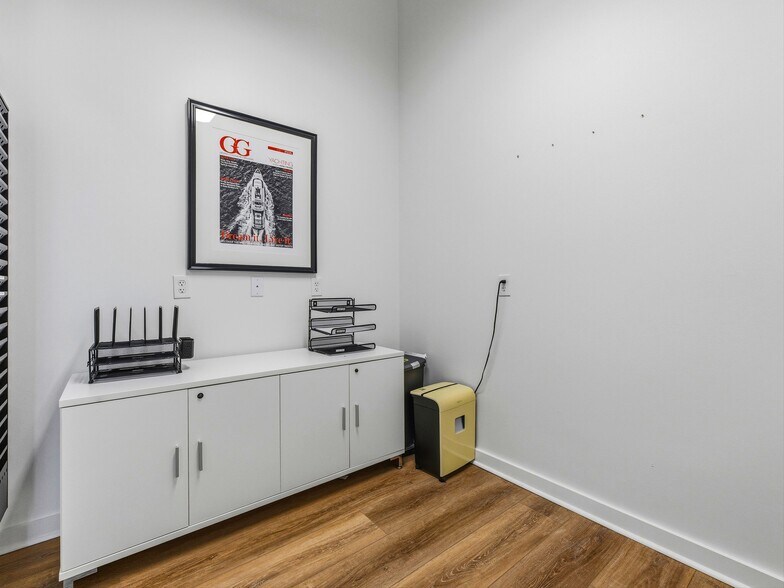 More Photos Of 190 Hendersonville Rd, Asheville Storefront Retail Office For Lease