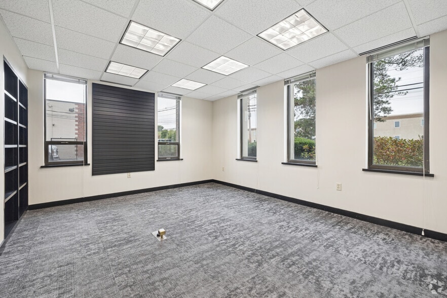 More Photos Of 58 Concord St, North Reading Office For Lease