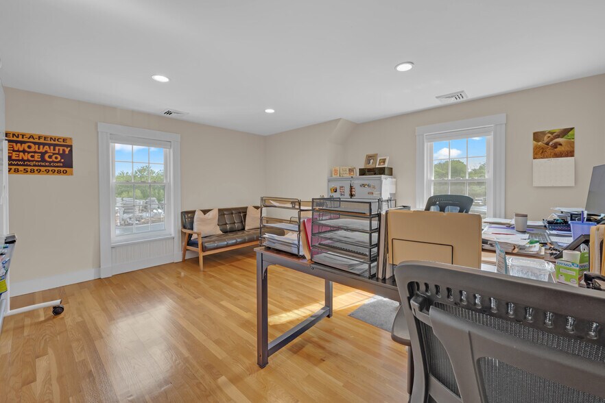 More Photos Of 4 Makepeace Rd, Westford Office Residential For Sale