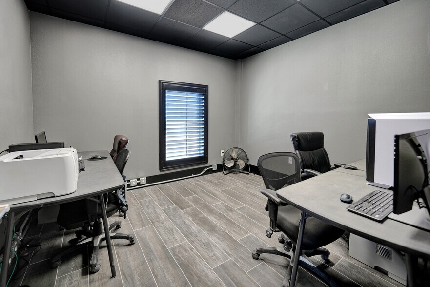 More Photos Of 9013 W County Road 160, Midland Showroom For Sale