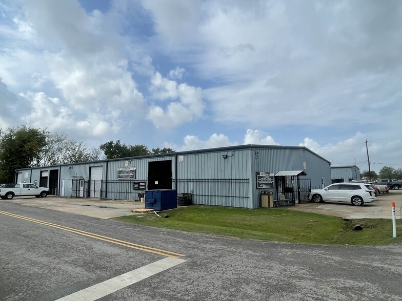 Primary Photo Of 940 Hodgkins St, Houston Warehouse For Lease