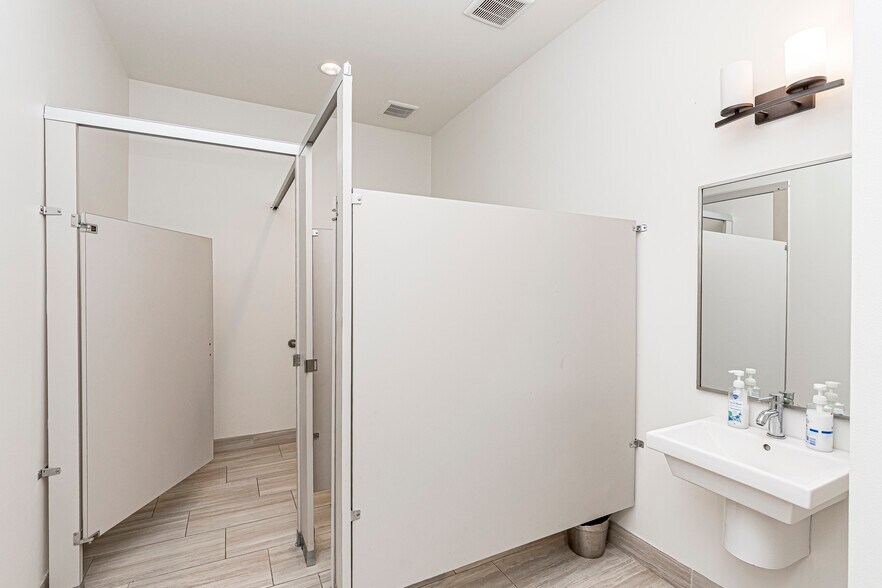 More Photos Of 4471 Bluebonnet Blvd, Baton Rouge Office For Lease