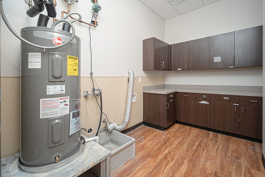 More Photos Of 4338 W Thomas Rd, Phoenix Storefront For Sale